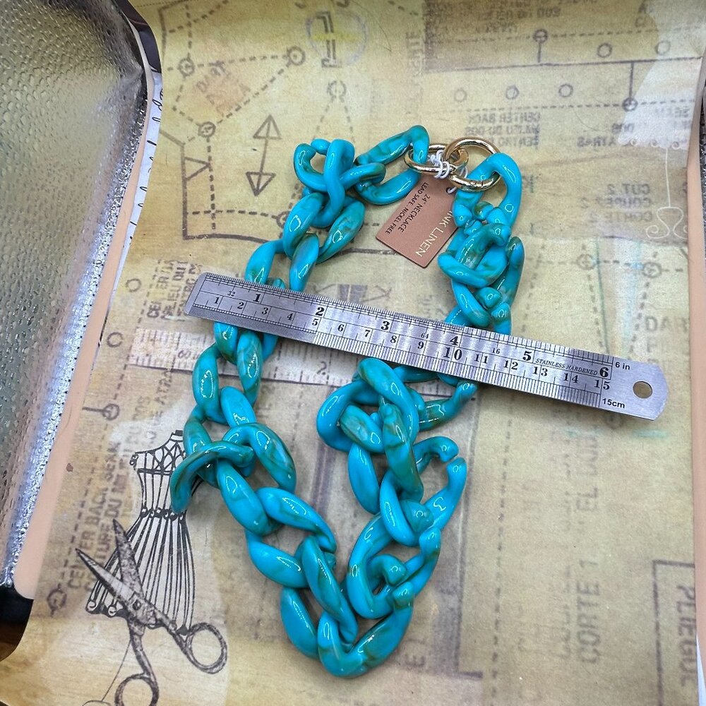 New Pink Linen Designer Chunky Lucite Acrylic Turquoise Blue Chain Neckl… - Picture 3 of 8